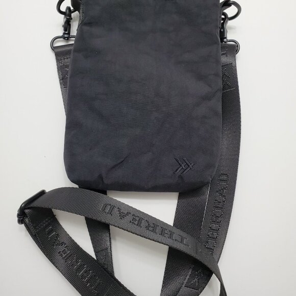 NWOT Thread Wallets - Black - Pocket Sling Bag Adjustable Strap - Picture 3 of 7